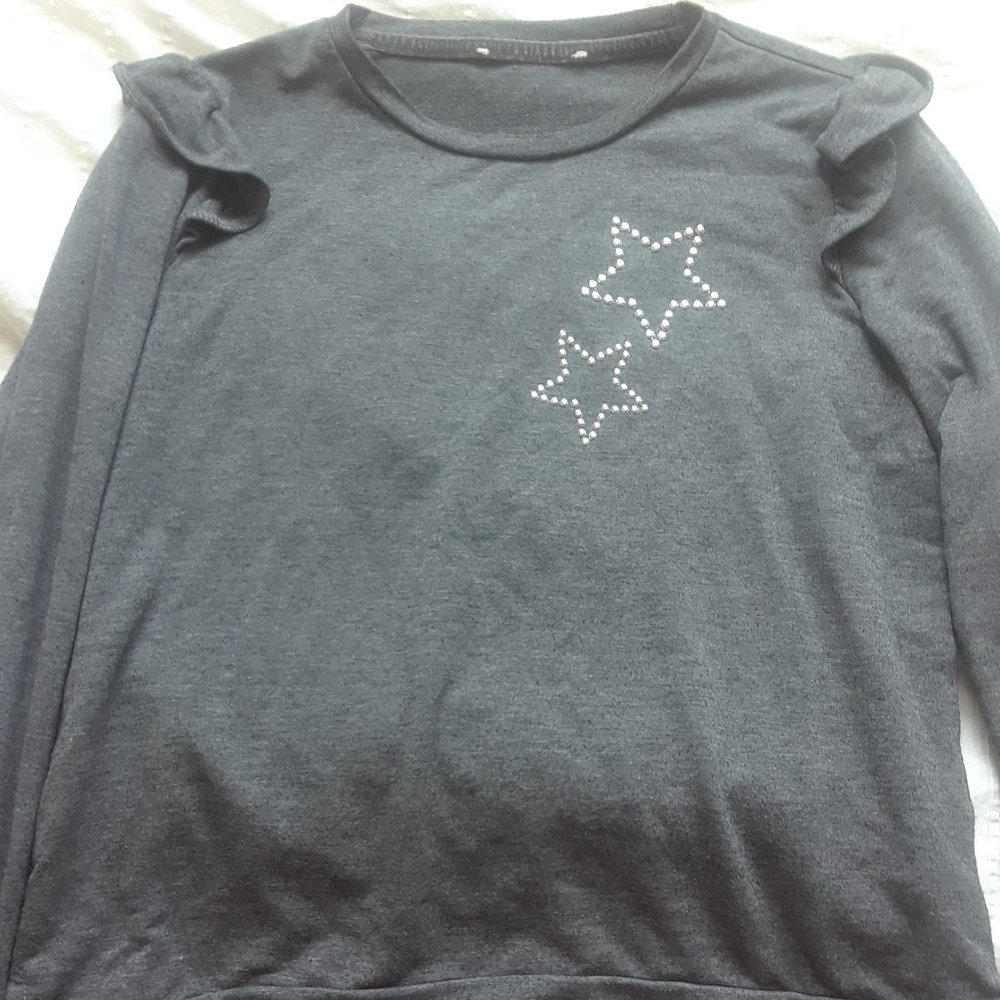 gray longsleeve with stars